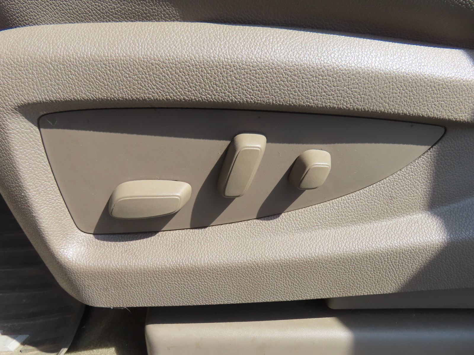 Used 2017 Chevrolet Suburban LT w/ Luxury Package image 32