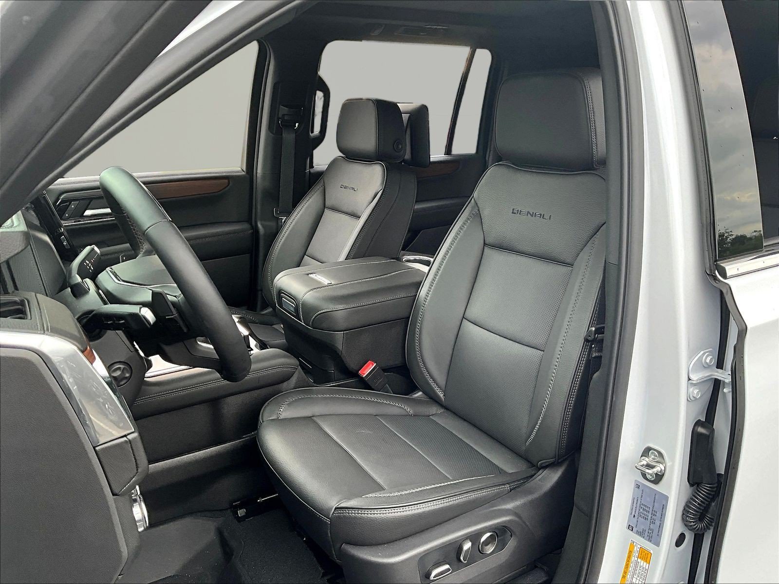 New 2026 GMC Yukon XL Denali w/ Denali Reserve Package AWD/4WD image 17