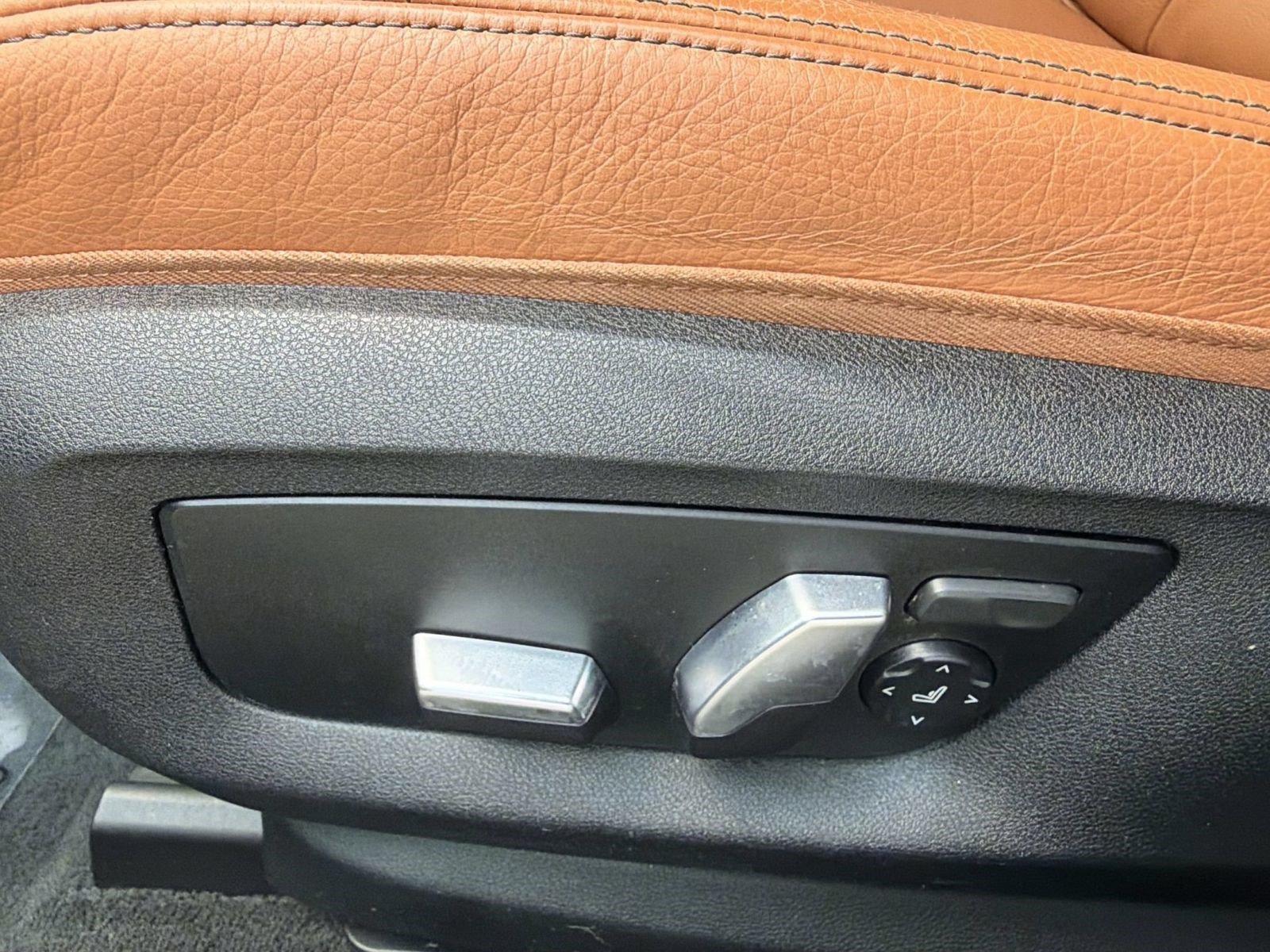 Used 2022 BMW 540i w/ M Sport Package RWD image 12