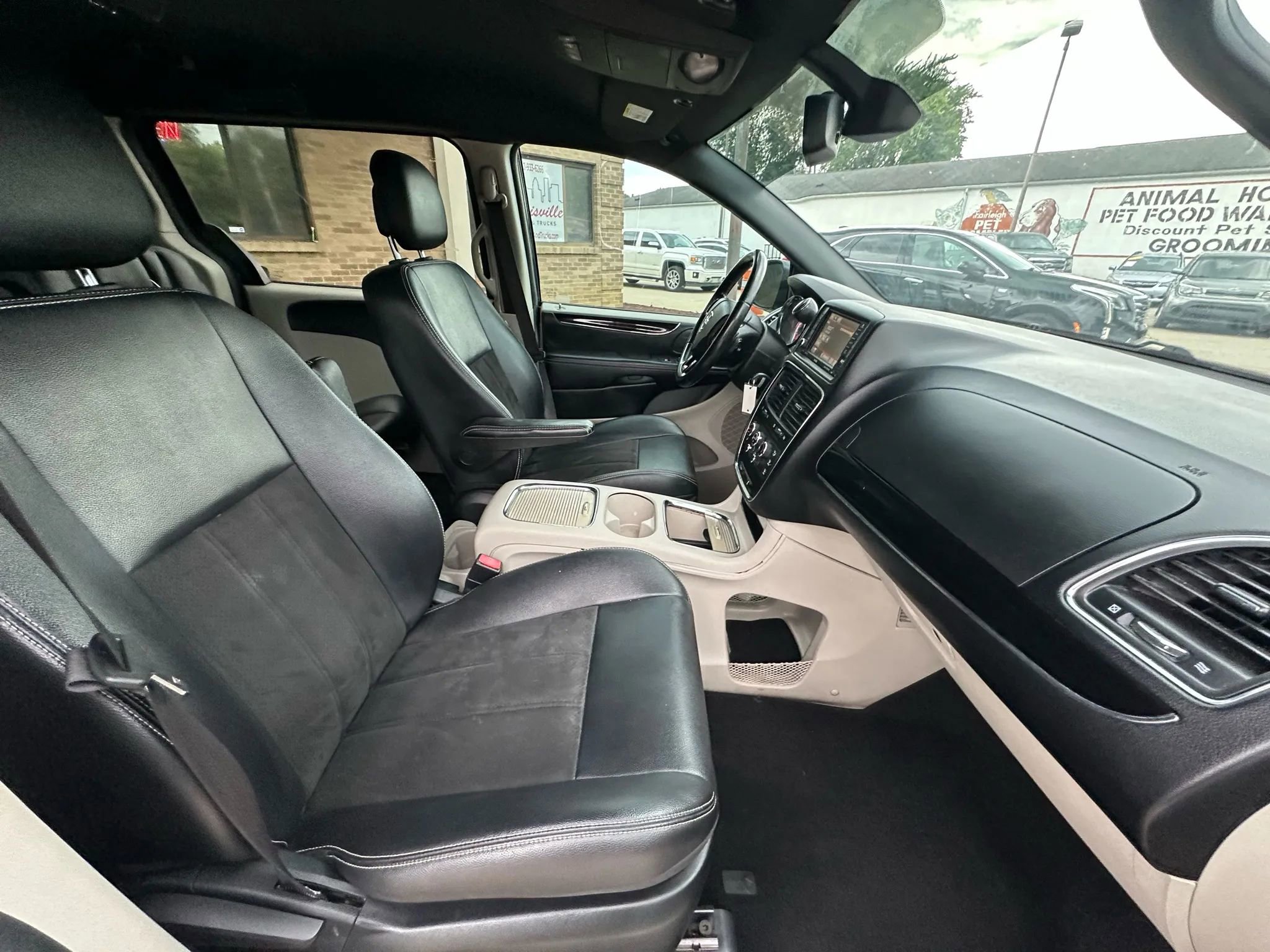 Used 2020 Dodge Grand Caravan SXT image 11