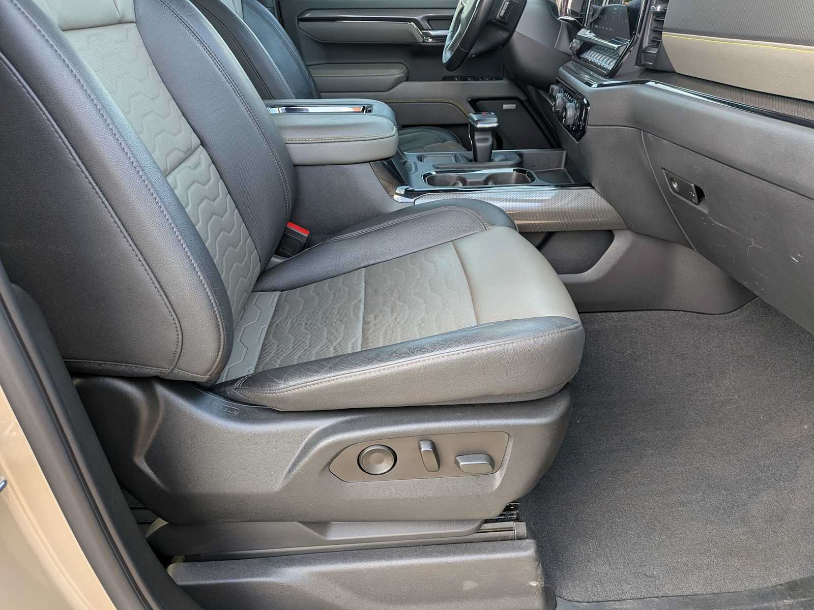 Used 2022 Chevrolet Silverado 1500 ZR2 w/ Technology Package AWD/4WD image 21
