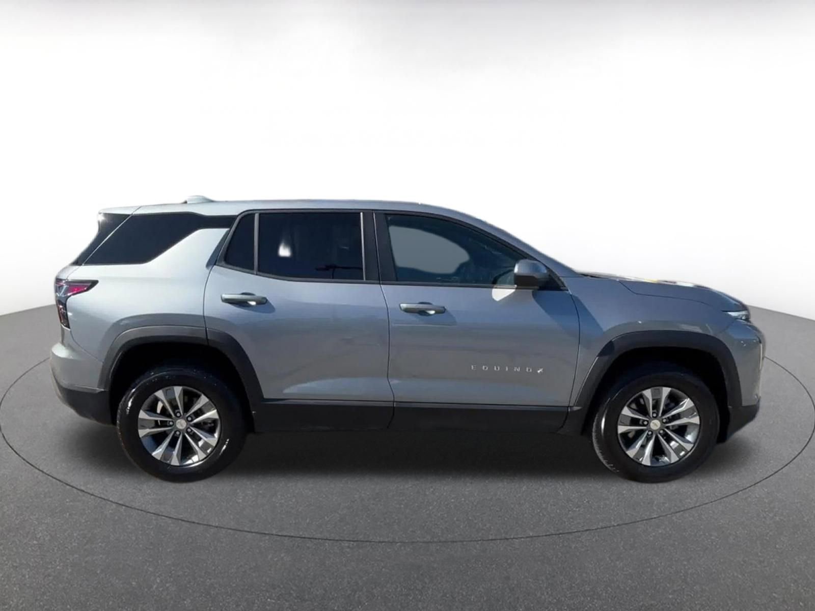 Used 2025 Chevrolet Equinox LT FWD image 16