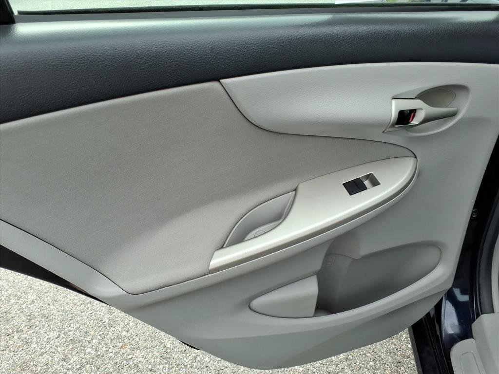 Used 2013 Toyota Corolla LE w/ Premium Pkg FWD image 21