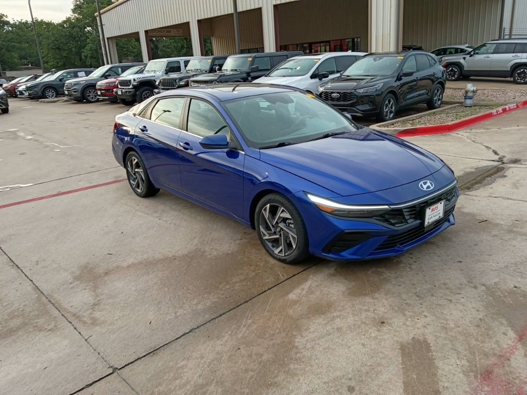 Used 2025 Hyundai Elantra SEL FWD image 6