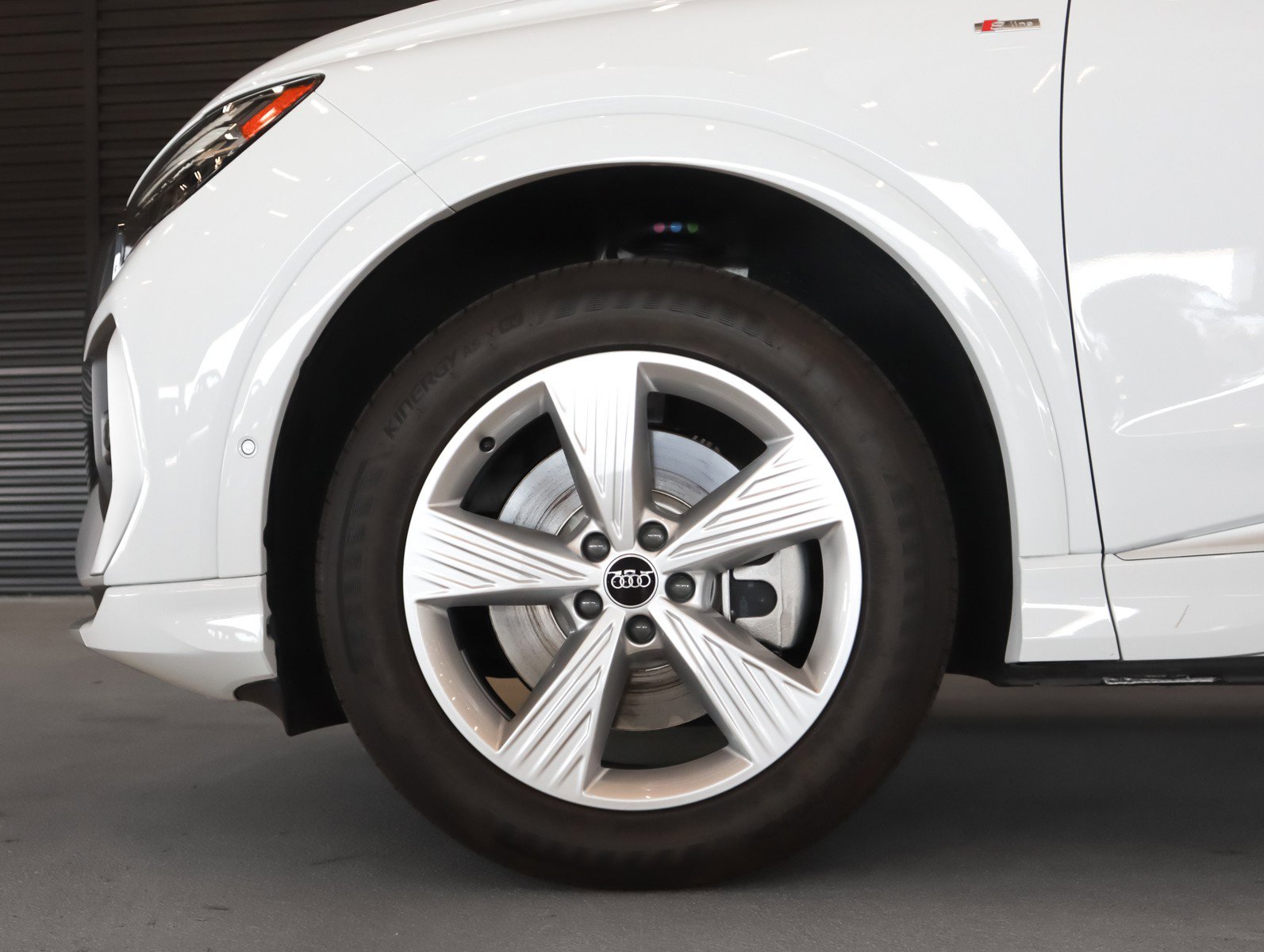 Used 2023 Audi Q4 e-tron Prestige AWD/4WD image 5