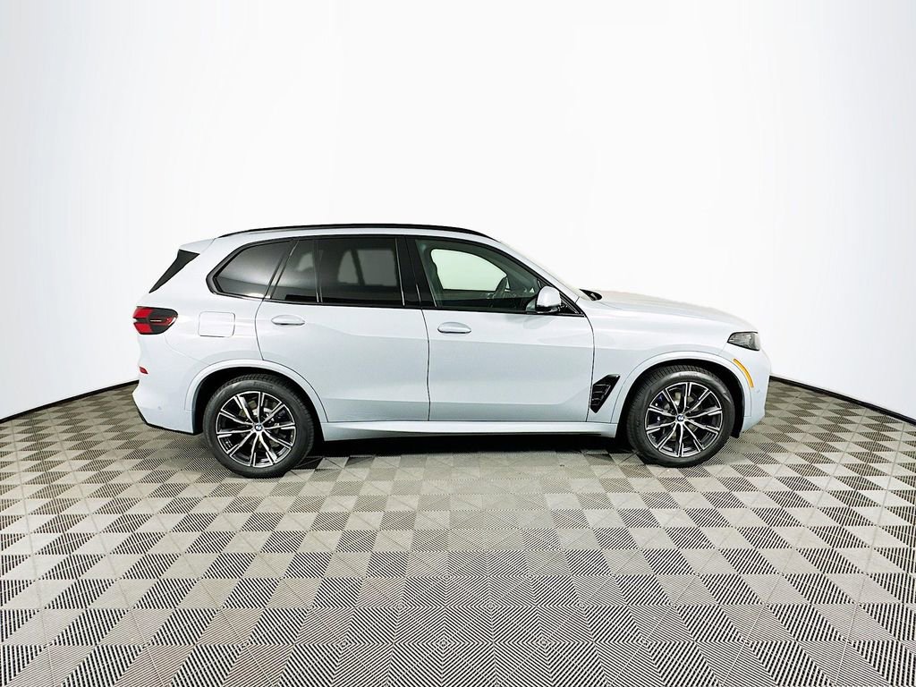 New 2026 BMW X5 xDrive50e image 10