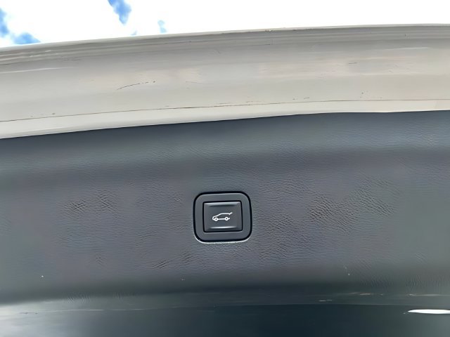 Used 2019 Buick Enclave Essence FWD image 16
