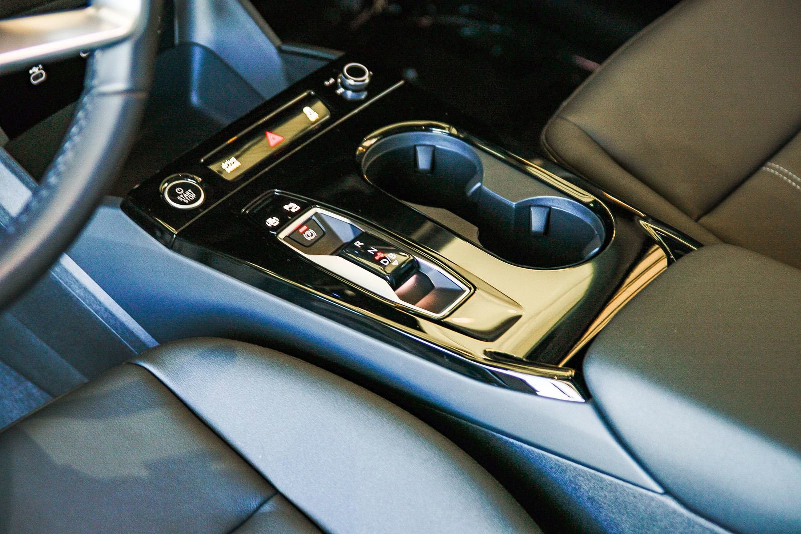 New 2025 Audi Q6 e-tron Premium AWD/4WD image 17