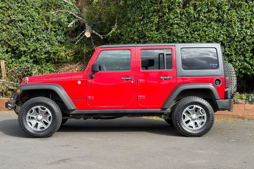 Used 2014 Jeep Wrangler Unlimited Rubicon w/ Connectivity Group AWD/4WD image 7