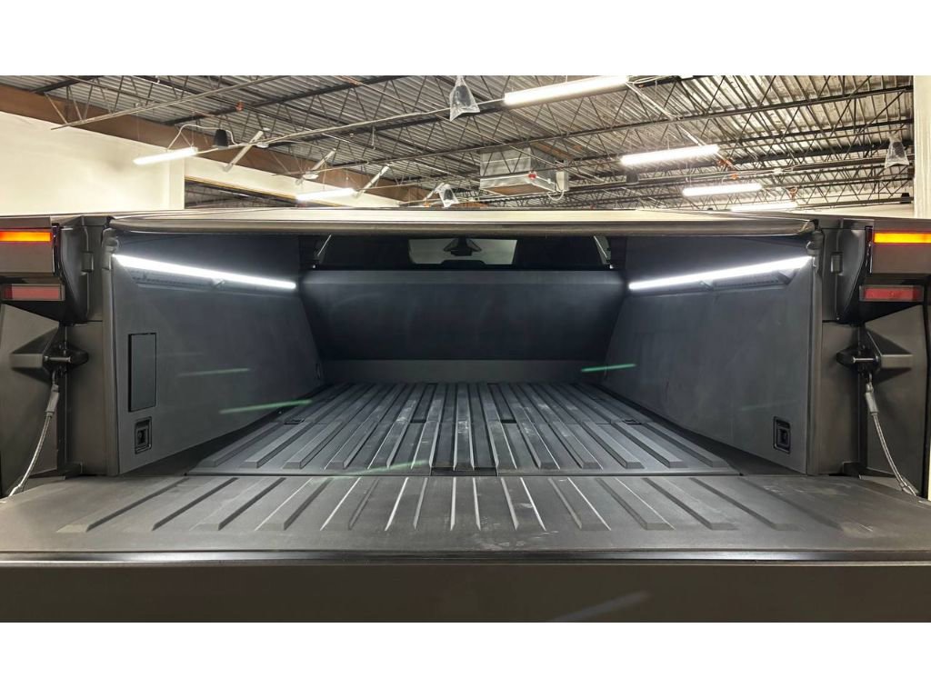 Used 2024 Tesla Cybertruck AWD Crew Cab image 15