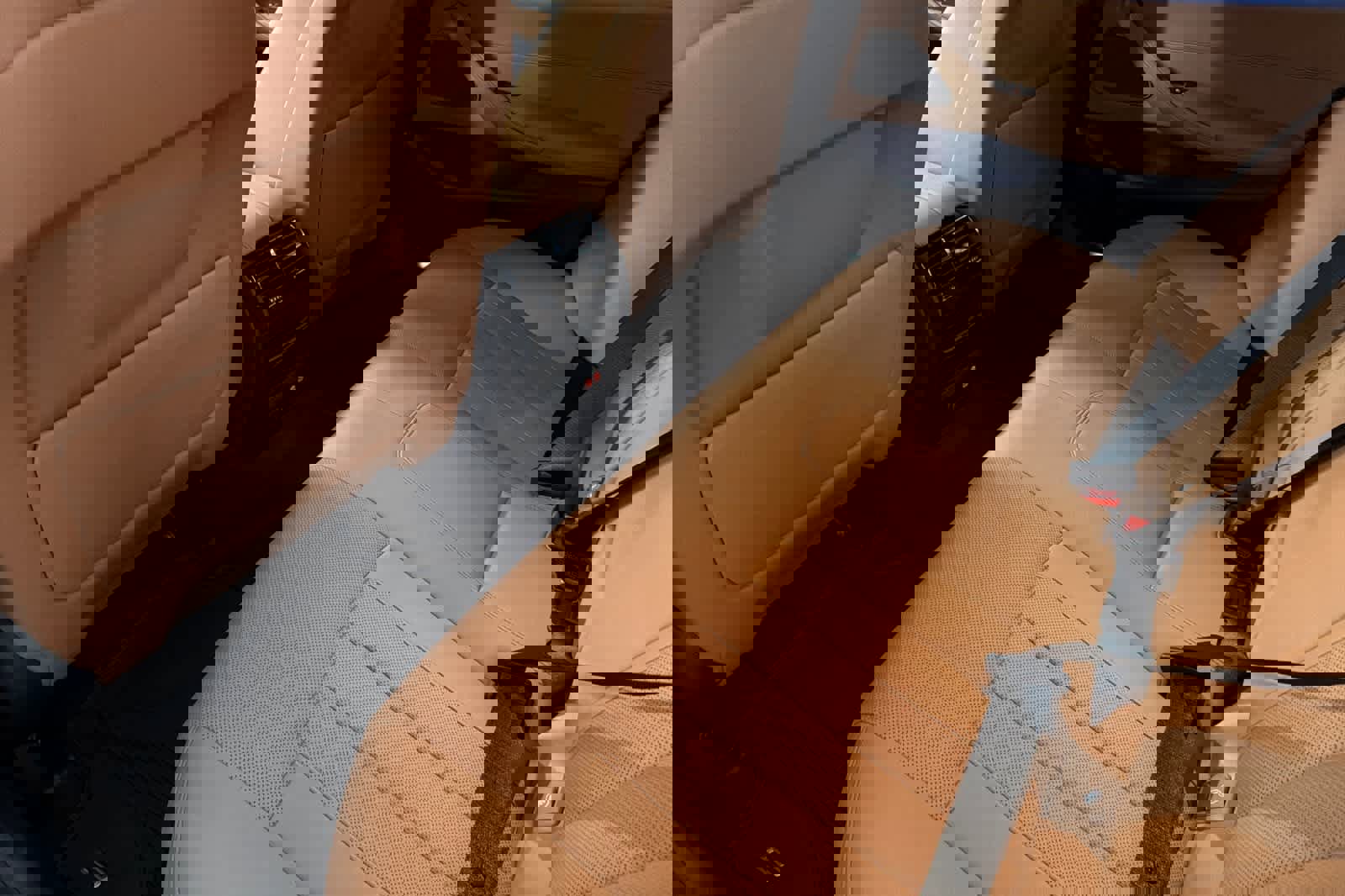 Used 2023 BMW 530e w/ Executive Package image 4