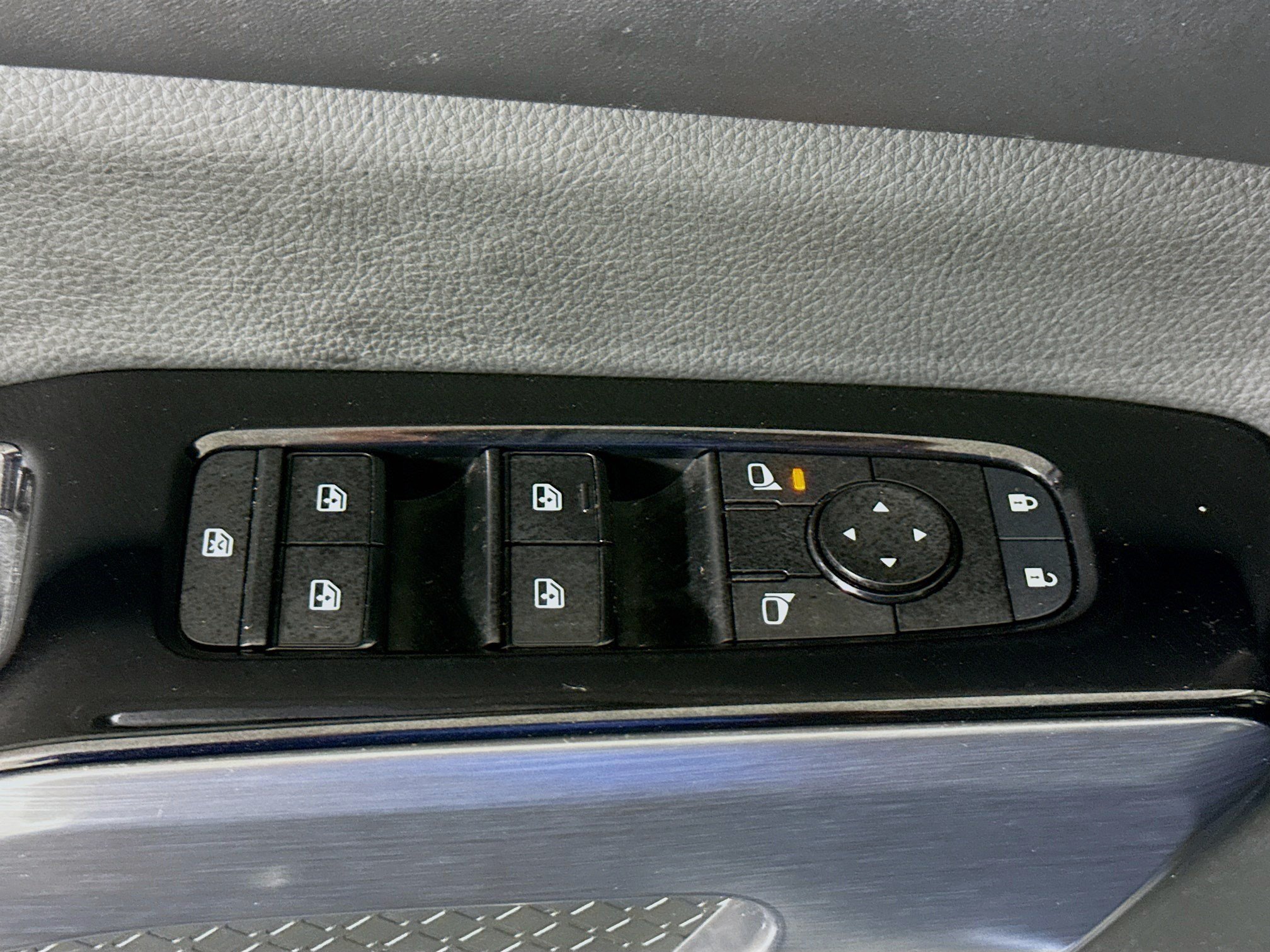 Used 2023 Nissan Pathfinder SL AWD/4WD image 24
