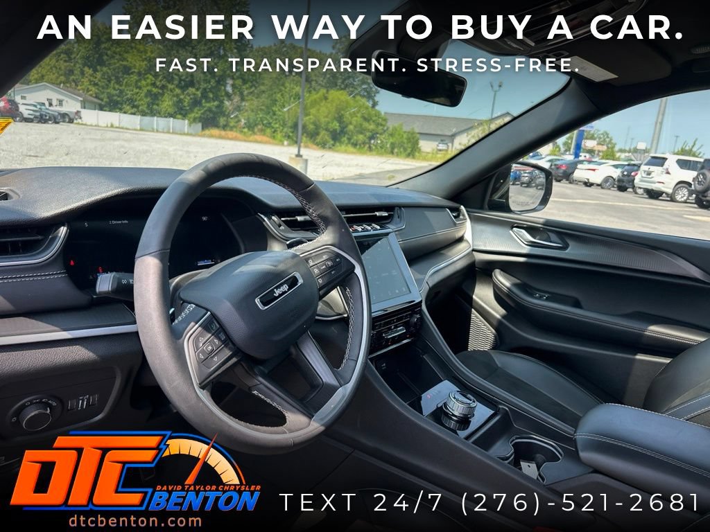 Used 2025 Jeep Grand Cherokee Altitude AWD/4WD image 10