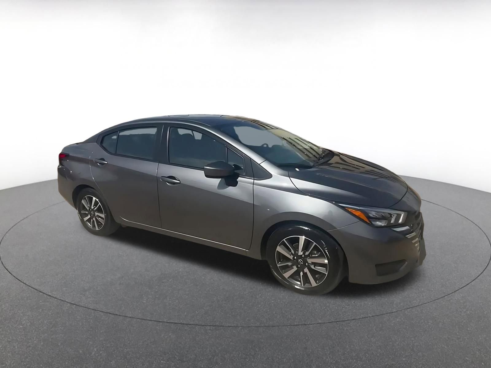 Used 2025 Nissan Versa SV image 2