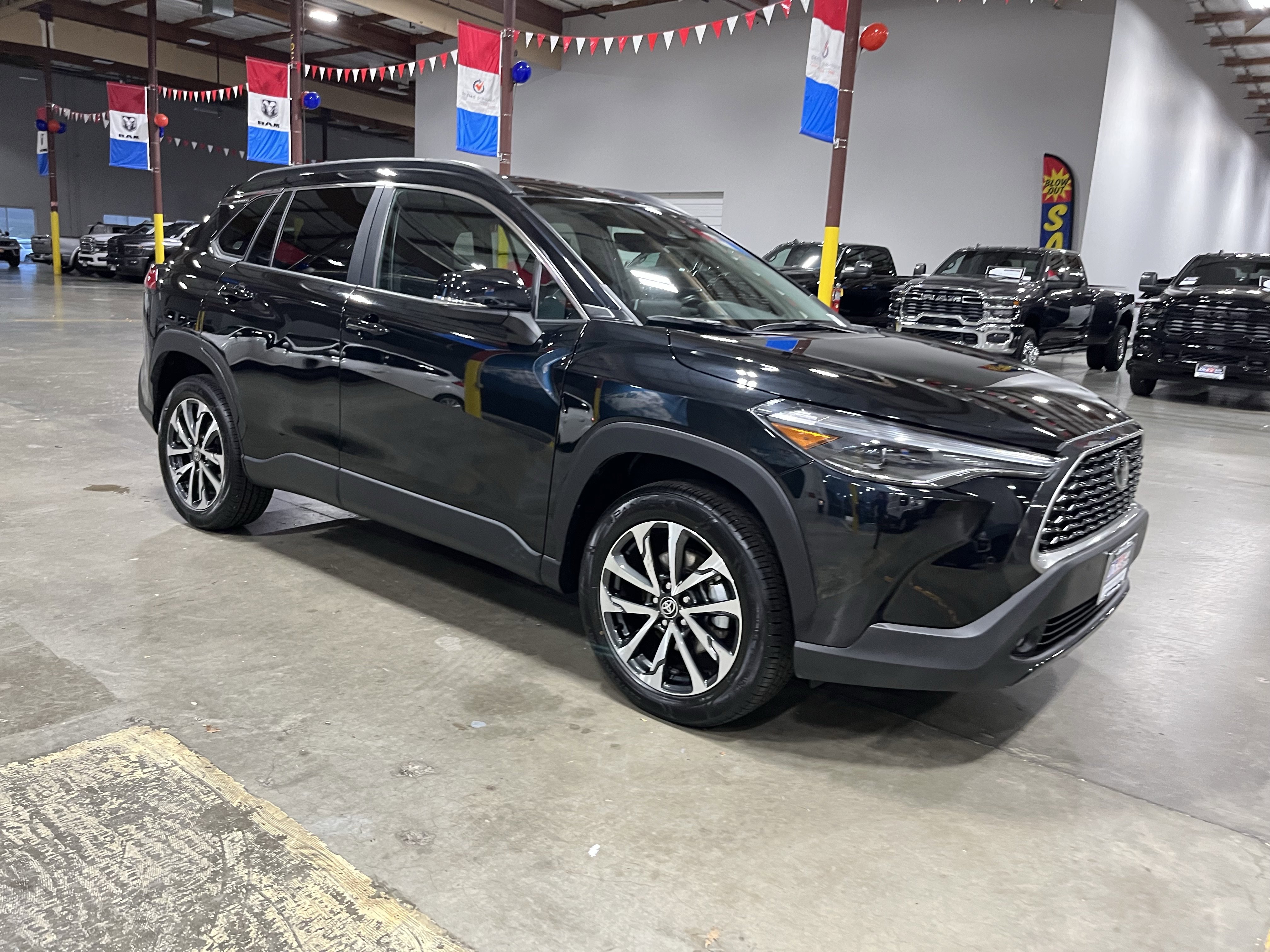 Used 2024 Toyota Corolla Cross XLE image 7