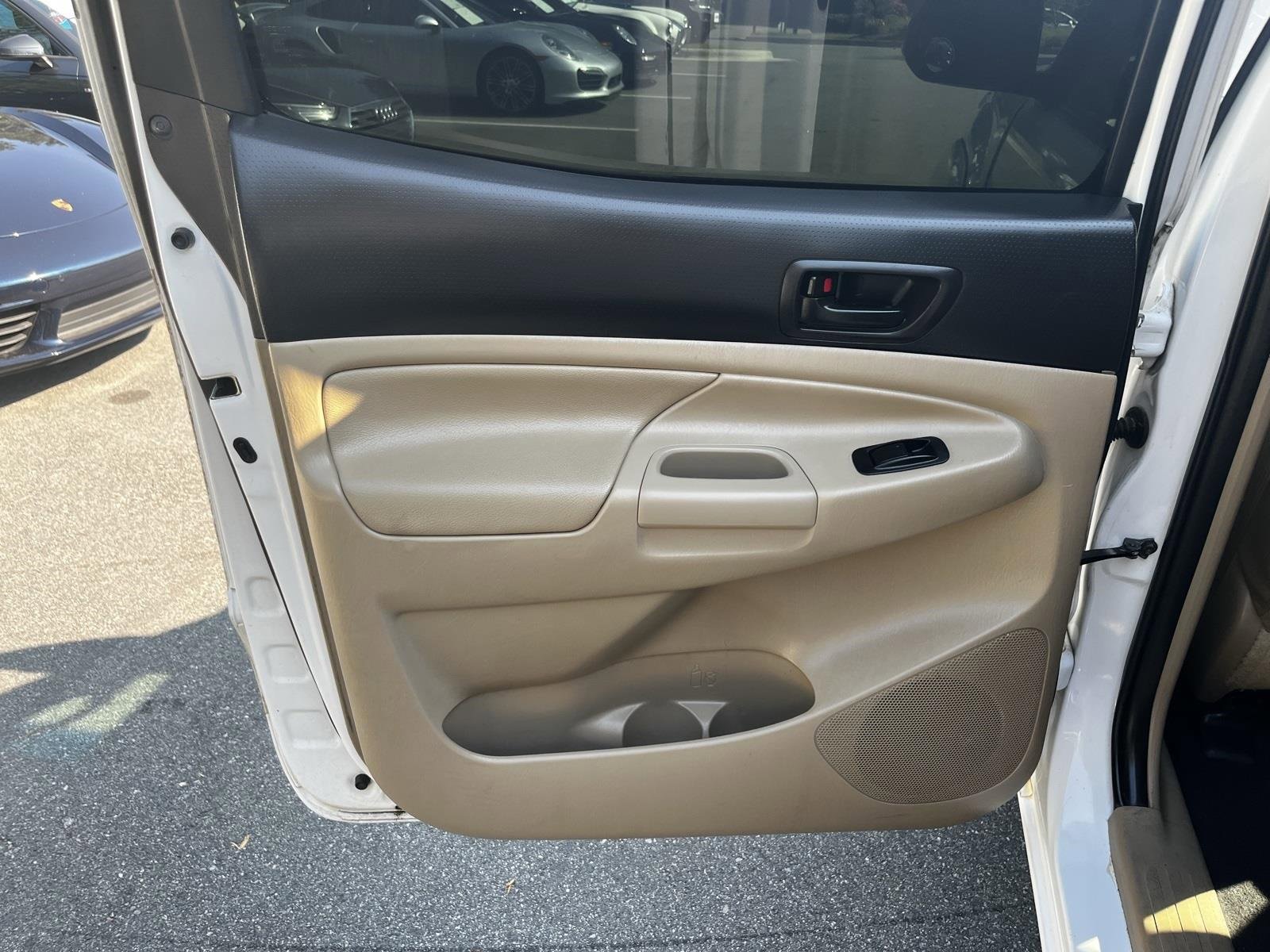 Used 2015 Toyota Tacoma PreRunner w/ SR5 Package image 21