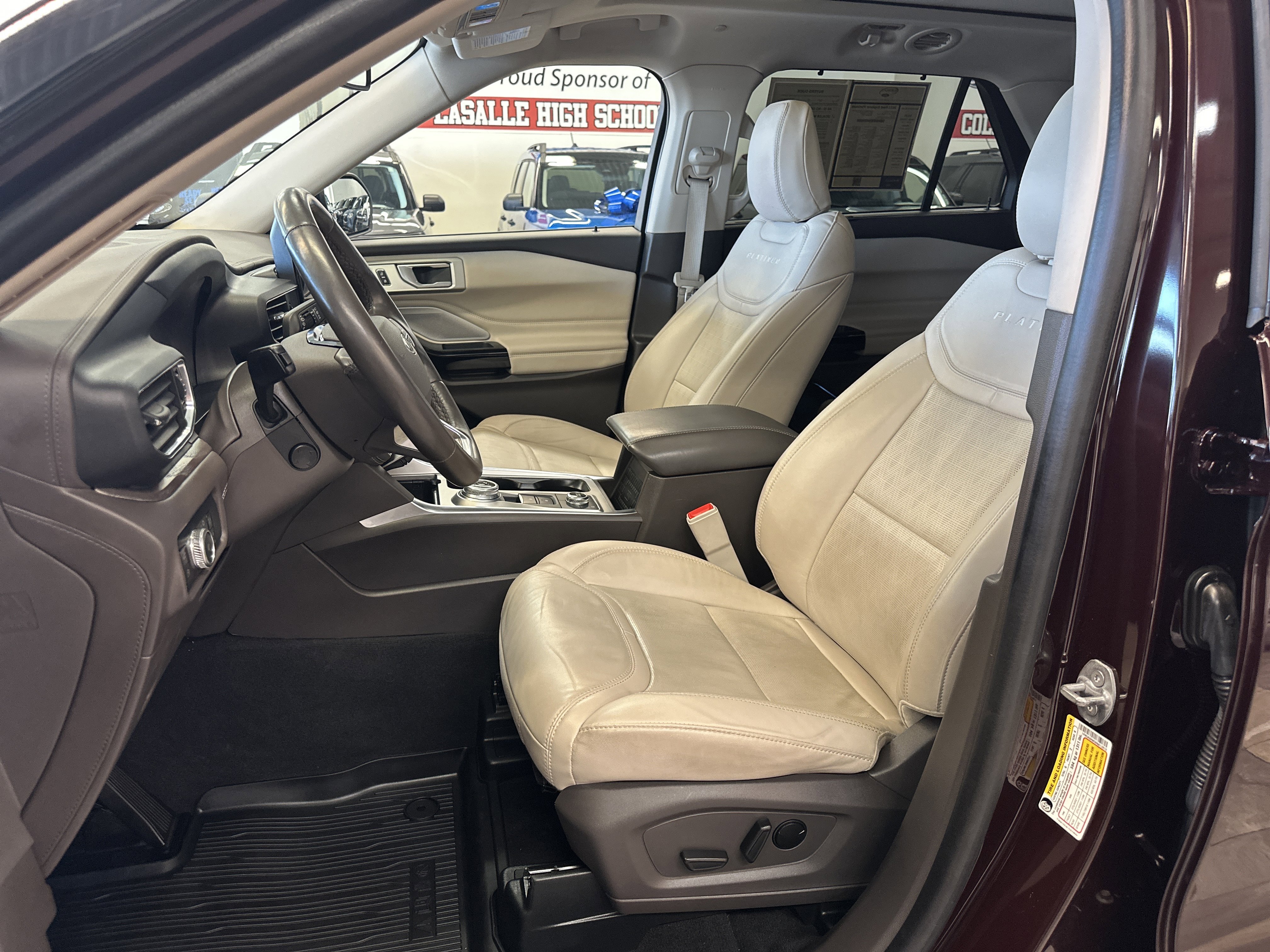 Used 2022 Ford Explorer Platinum w/ Technology Package image 5