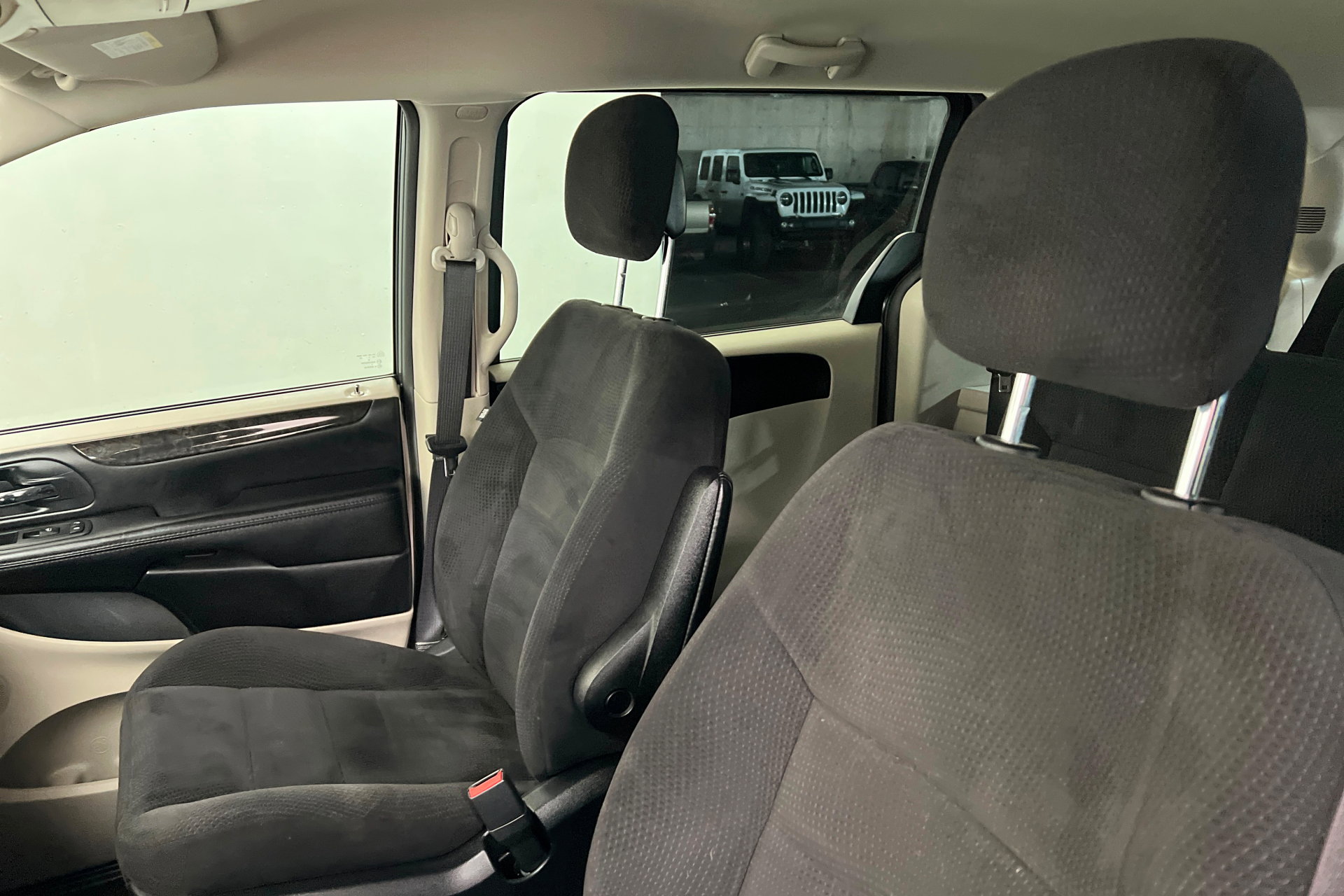 Used 2014 Dodge Grand Caravan American Value Package w/ UConnect Hands-Free Group image 16