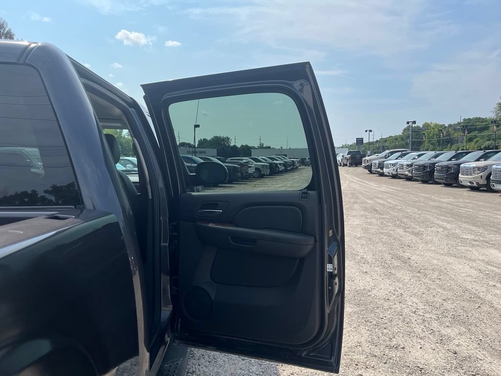 Used 2011 GMC Sierra 1500 SLT w/ SLT Convenience Package AWD/4WD image 29