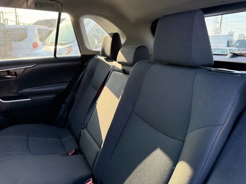 Used 2023 Toyota RAV4 LE image 17