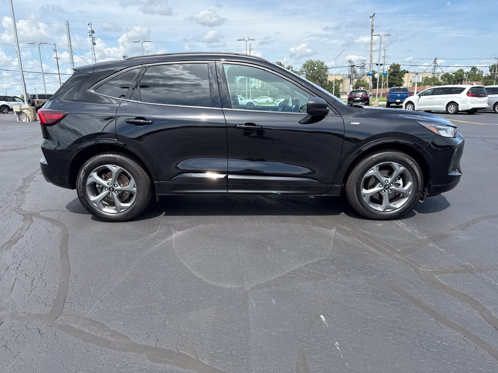 Used 2023 Ford Escape ST-Line w/ Tech Pack #1 AWD/4WD image 8