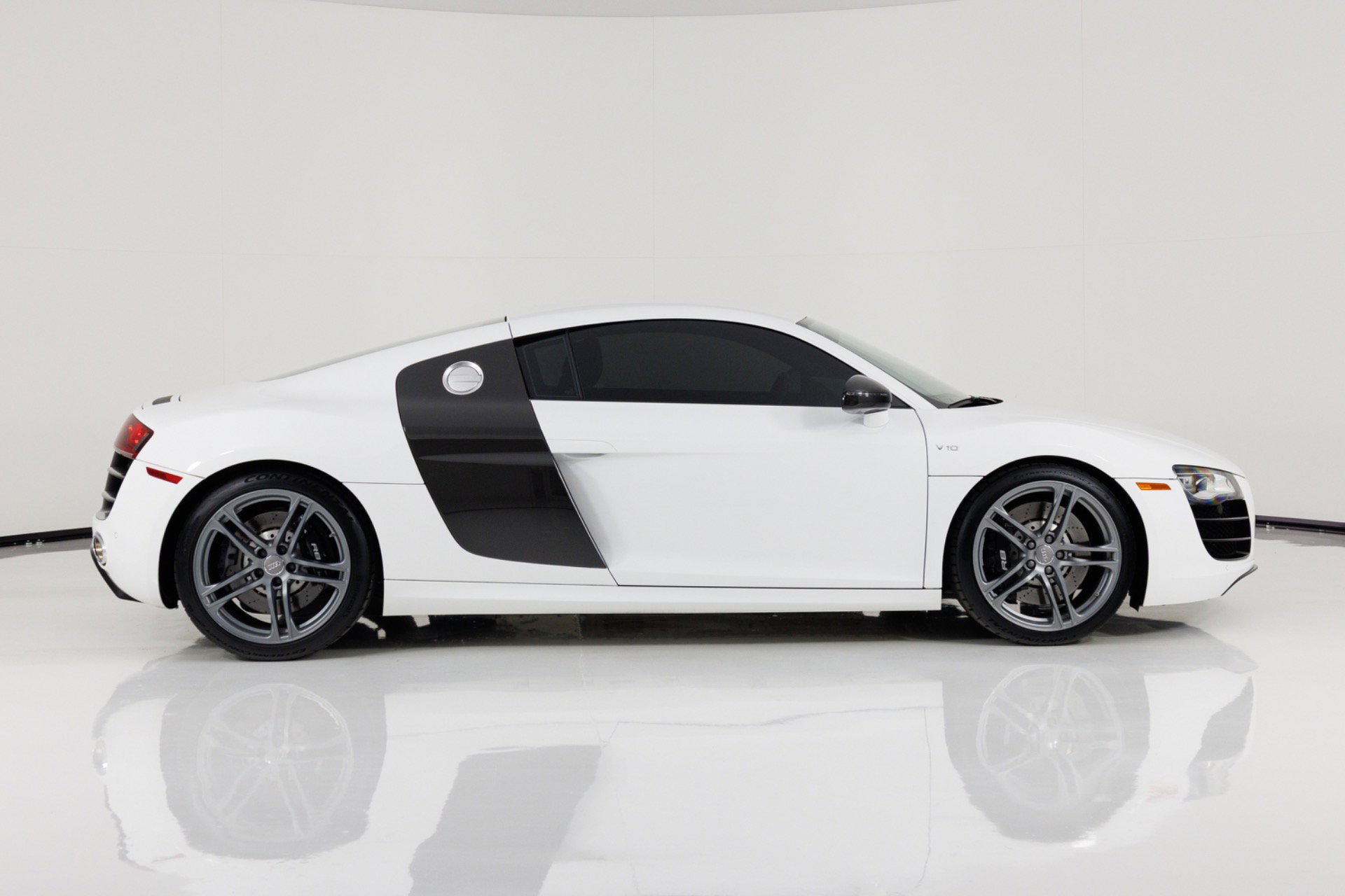 Used 2012 Audi R8 V10 AWD/4WD image 2
