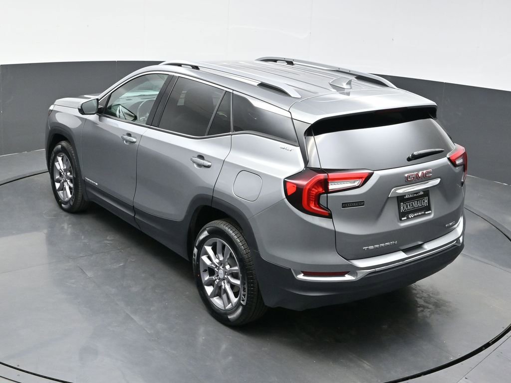 Used 2024 GMC Terrain SLT image 32