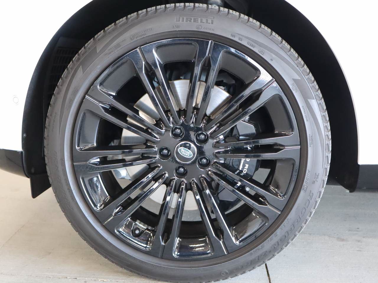 Used 2024 Land Rover Range Rover SE AWD/4WD image 6