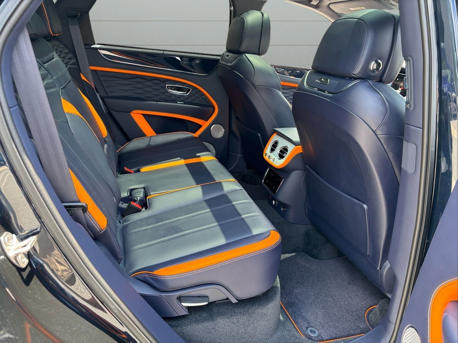 Used 2024 Bentley Bentayga image 36