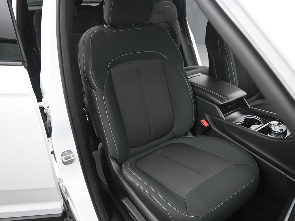 Used 2024 Jeep Grand Cherokee Laredo w/ Luxury Tech Group I image 19