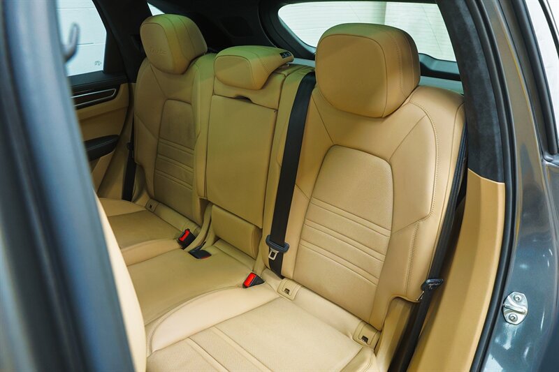 Used 2020 Porsche Cayenne Turbo AWD/4WD image 77