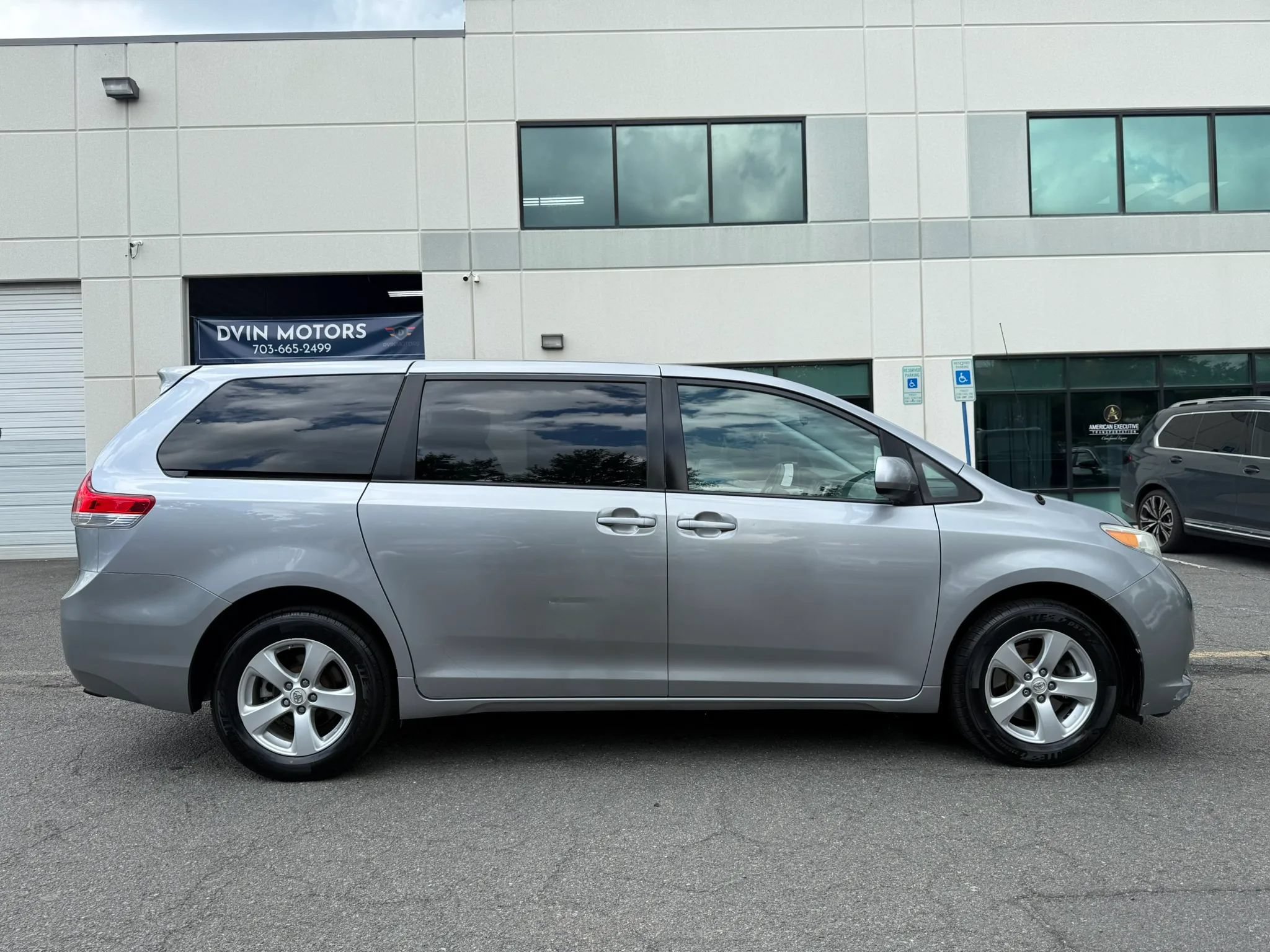 Used 2012 Toyota Sienna LE FWD image 3