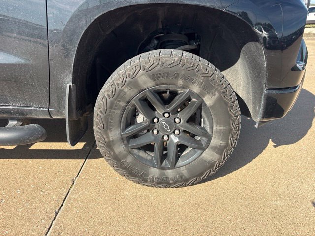 Used 2023 Chevrolet Silverado 1500 Custom Trail Boss AWD/4WD image 25