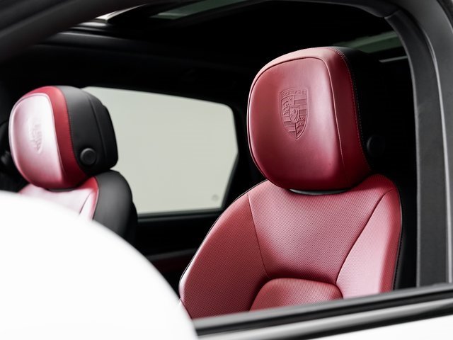 Used 2025 Porsche Cayenne image 10