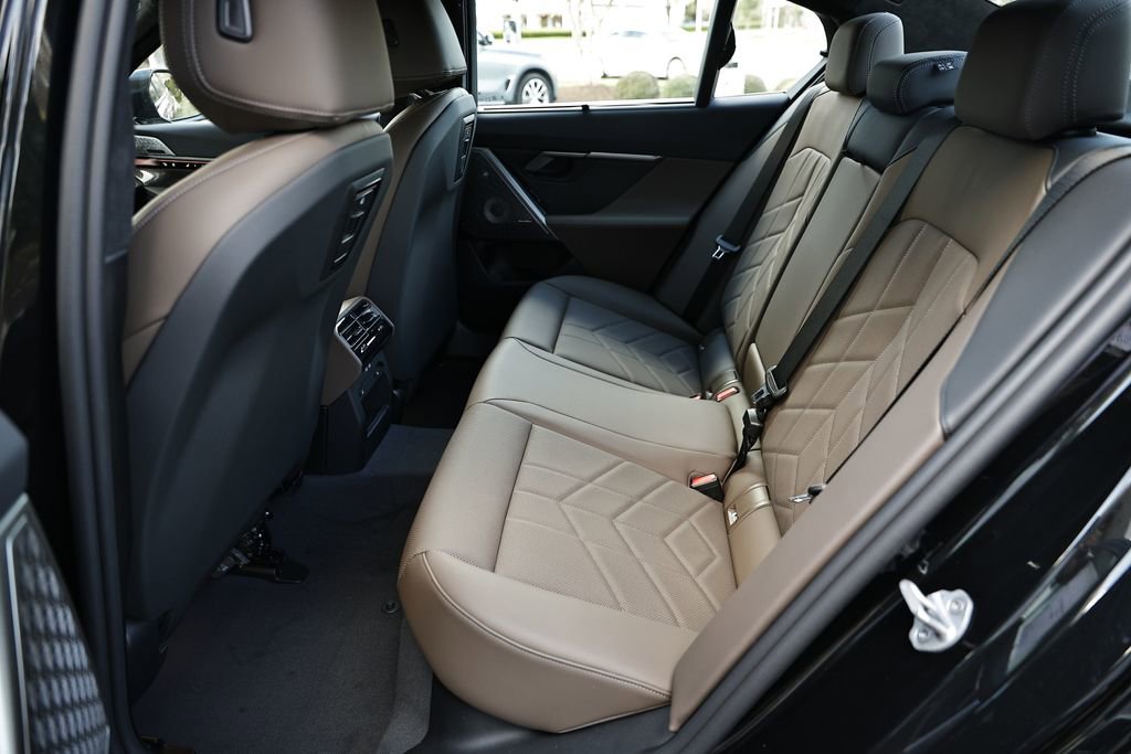 New 2026 BMW 550e xDrive w/ Executive Package AWD/4WD image 29
