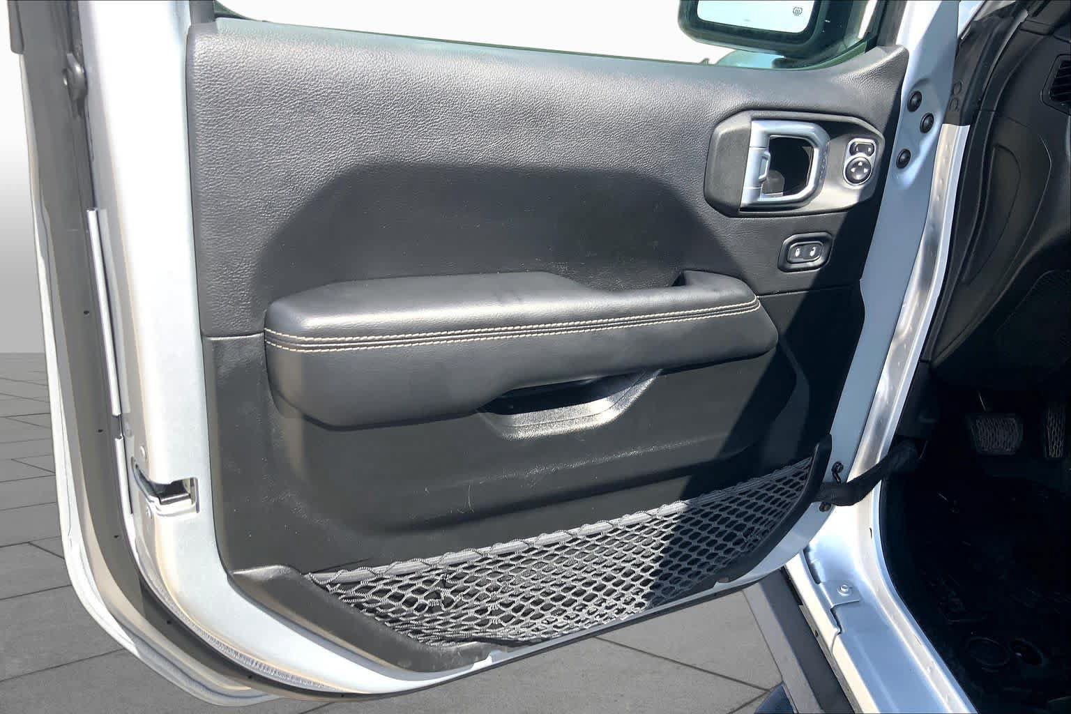 Used 2023 Jeep Wrangler Unlimited Sahara AWD/4WD image 21