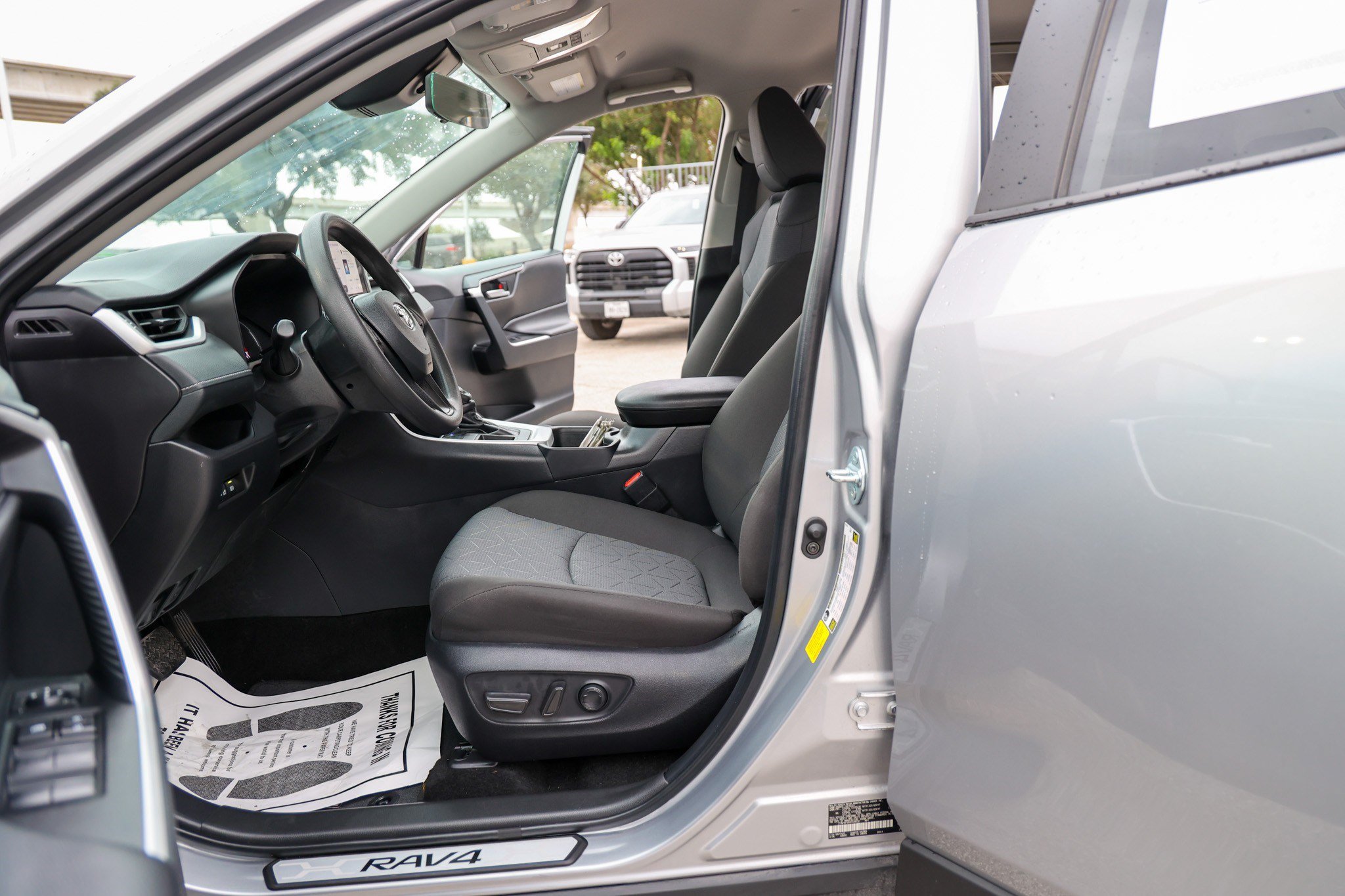 Certified 2025 Toyota RAV4 XLE FWD image 30