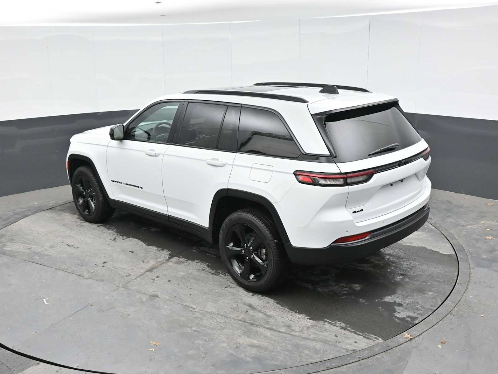 Used 2026 Jeep Grand Cherokee Limited w/ Limited Altitude Package AWD/4WD image 12