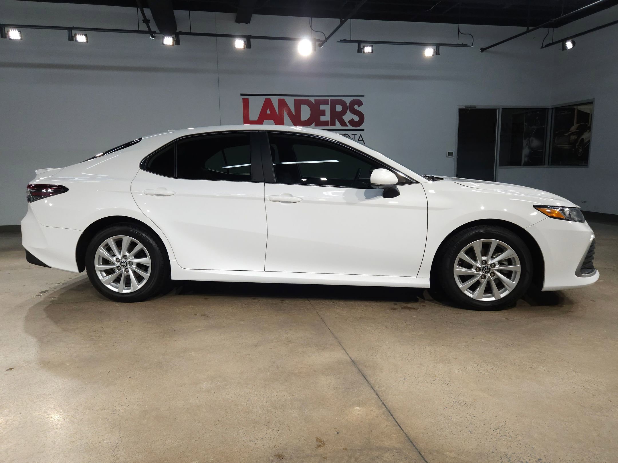 Used 2023 Toyota Camry LE image 8