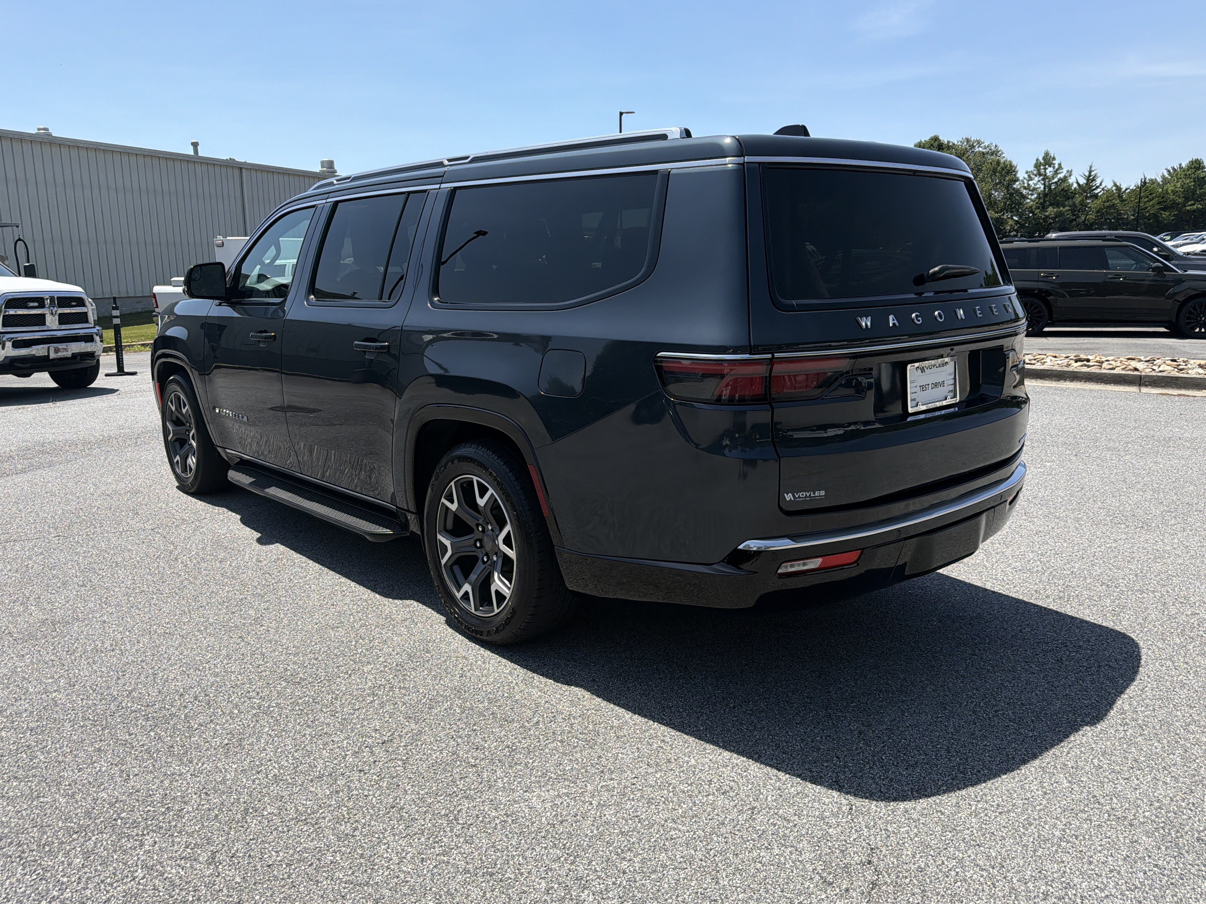 Used 2024 Jeep Wagoneer L Series III w/ Flexible Seating Group AWD/4WD image 6