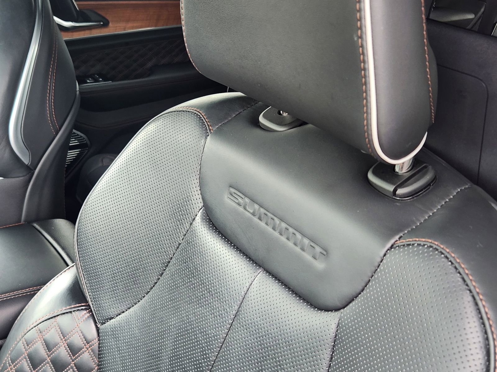 Used 2025 Jeep Grand Cherokee L Summit w/ Advanced Protech Group IV image 17