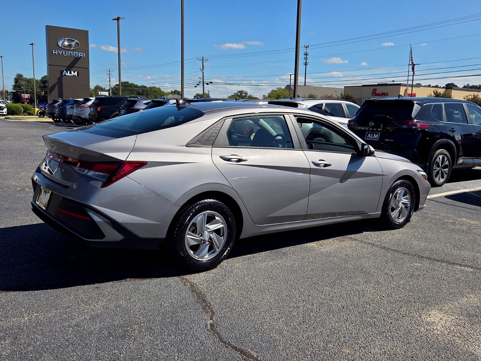 Used 2024 Hyundai Elantra SE FWD image 11