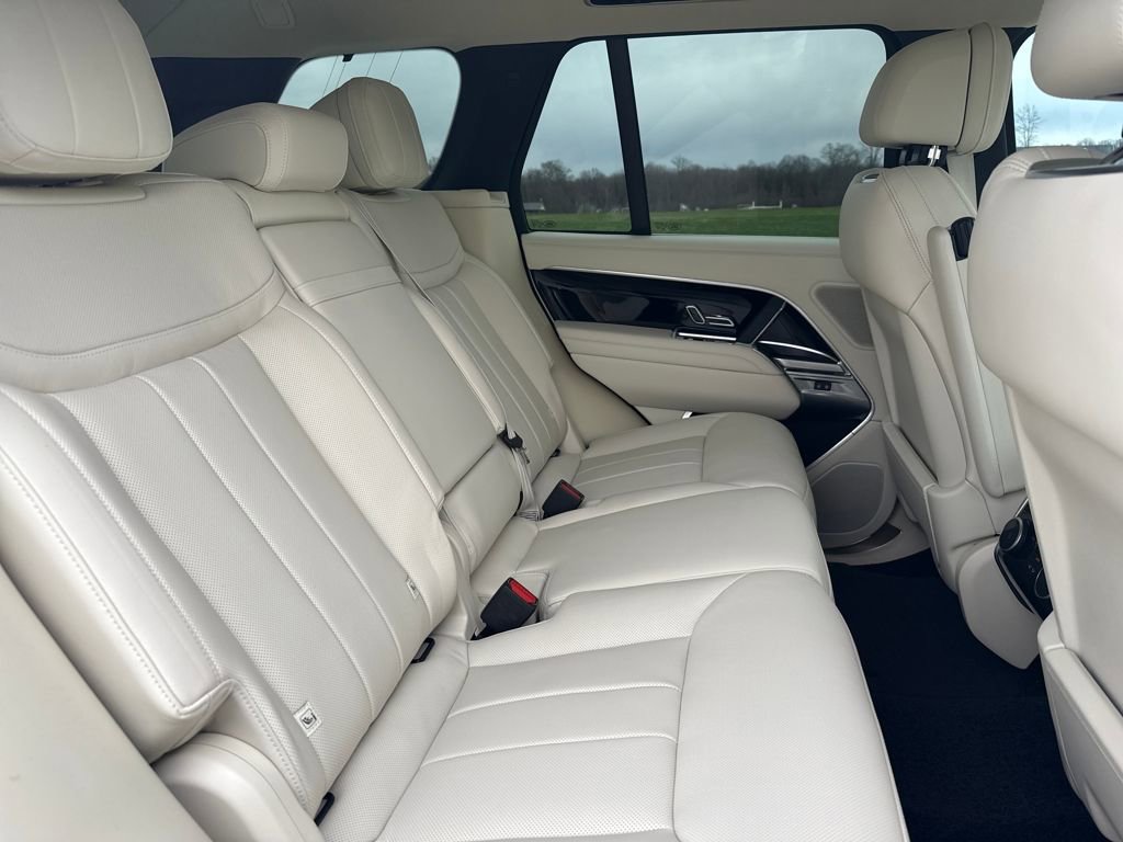 Used 2025 Land Rover Range Rover SE image 20