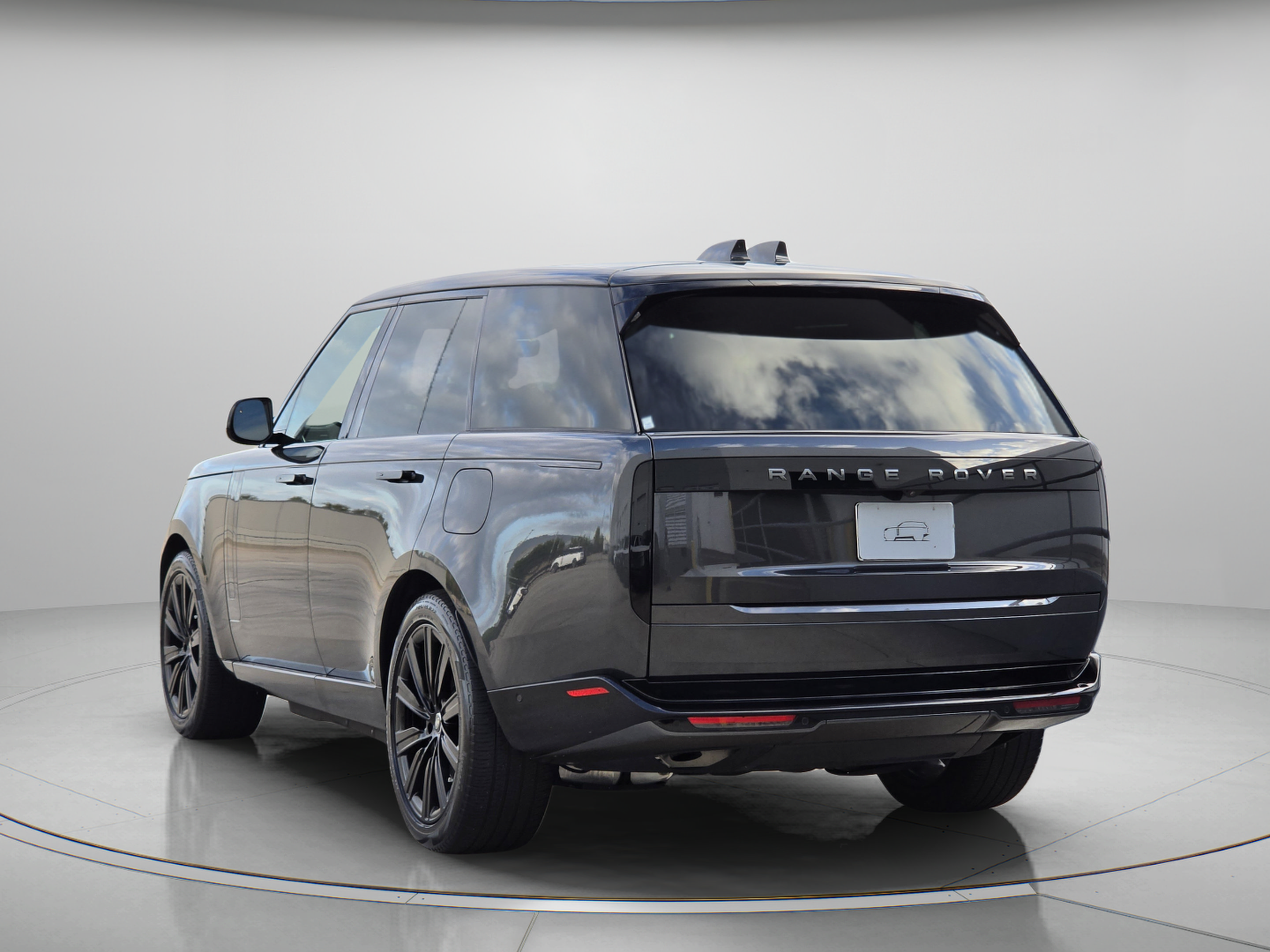 Certified 2025 Land Rover Range Rover SE AWD/4WD image 3
