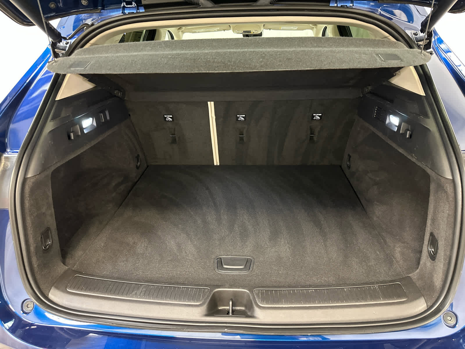 Used 2023 Buick Envision Avenir AWD/4WD image 25