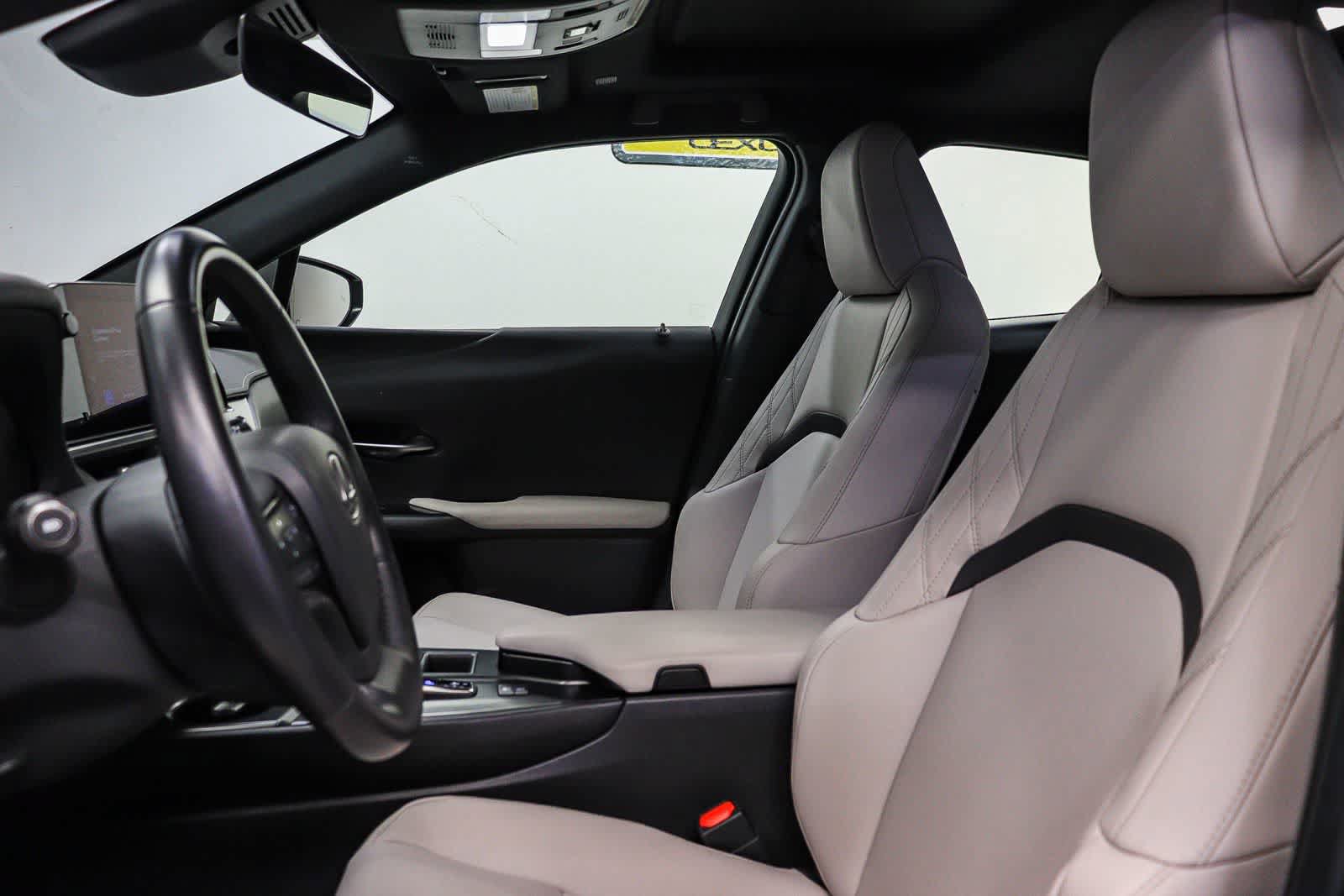 Certified 2025 Lexus UX 300h FWD w/ Accessory Package (Z2) image 18