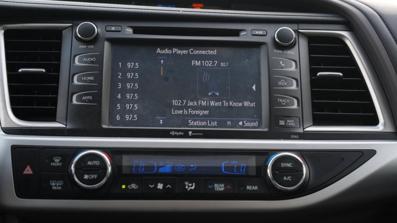 Used 2015 Toyota Highlander XLE AWD/4WD image 14