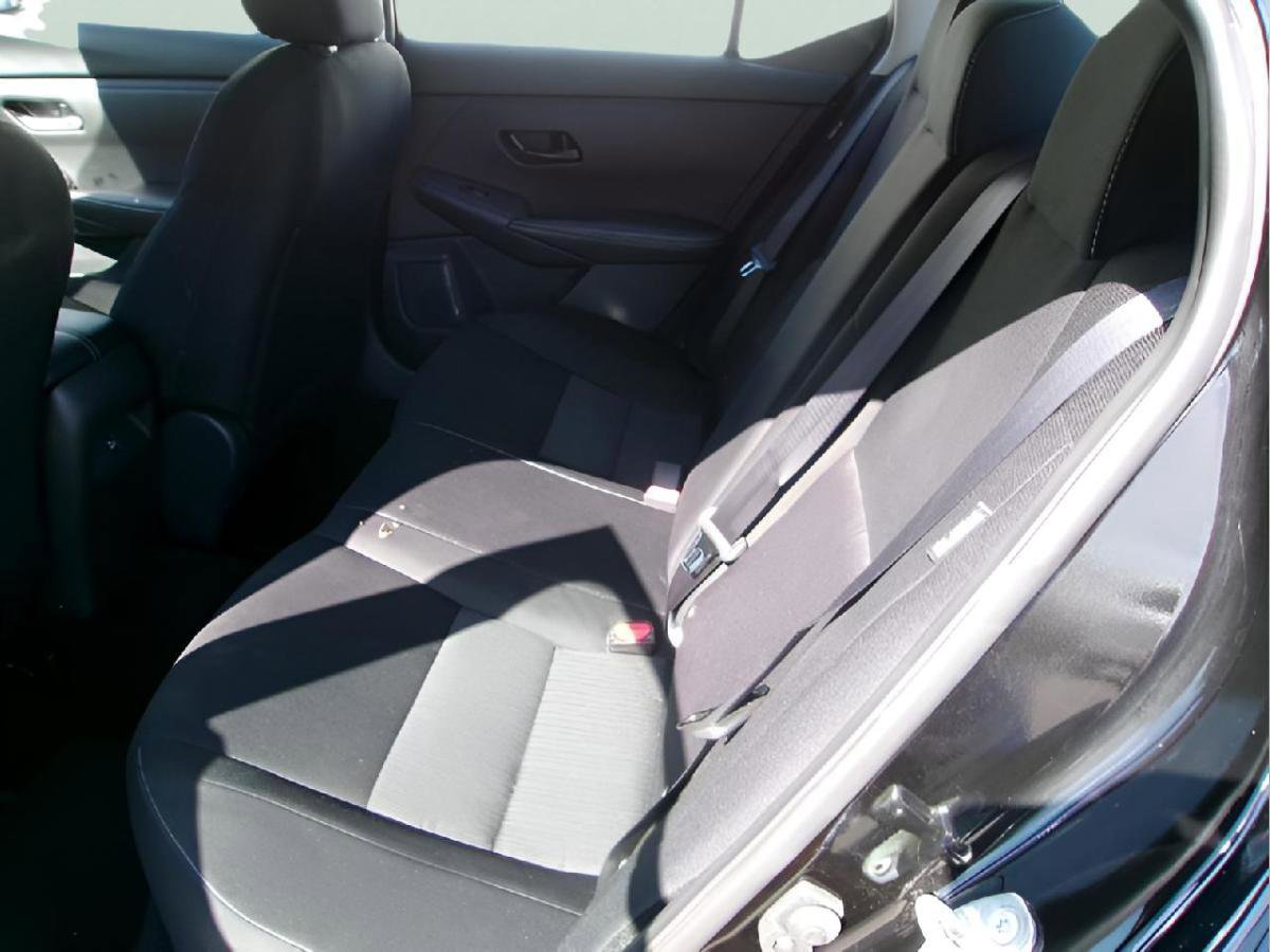 Used 2024 Nissan Sentra SV FWD image 9