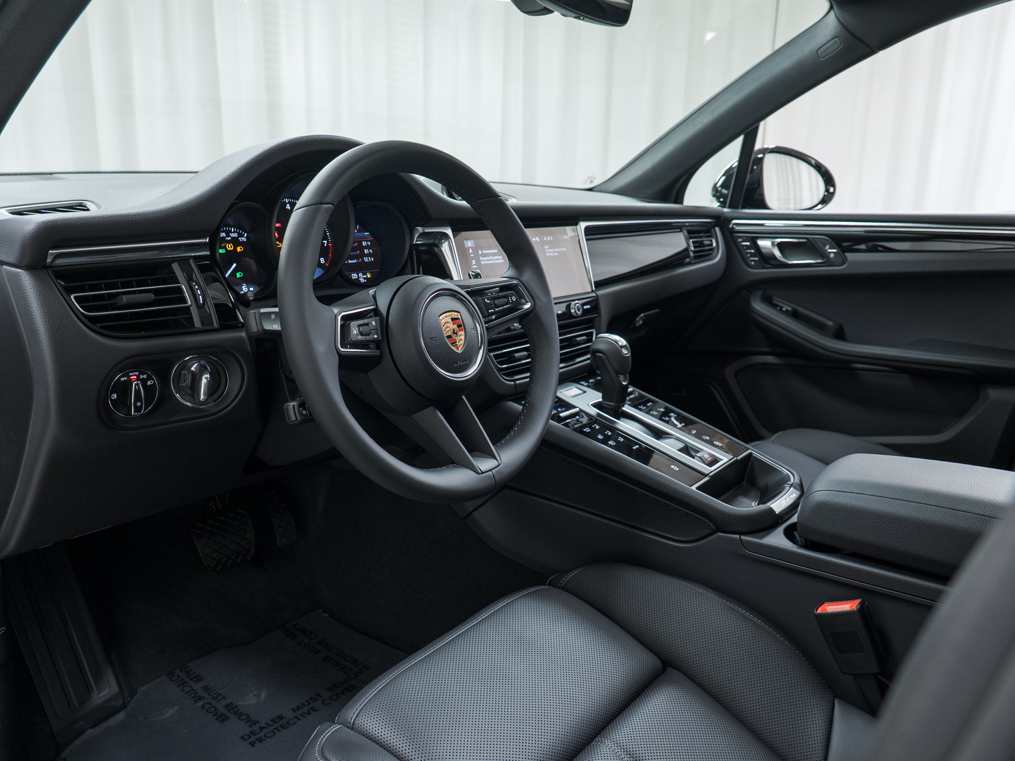 Used 2026 Porsche Macan AWD/4WD image 4