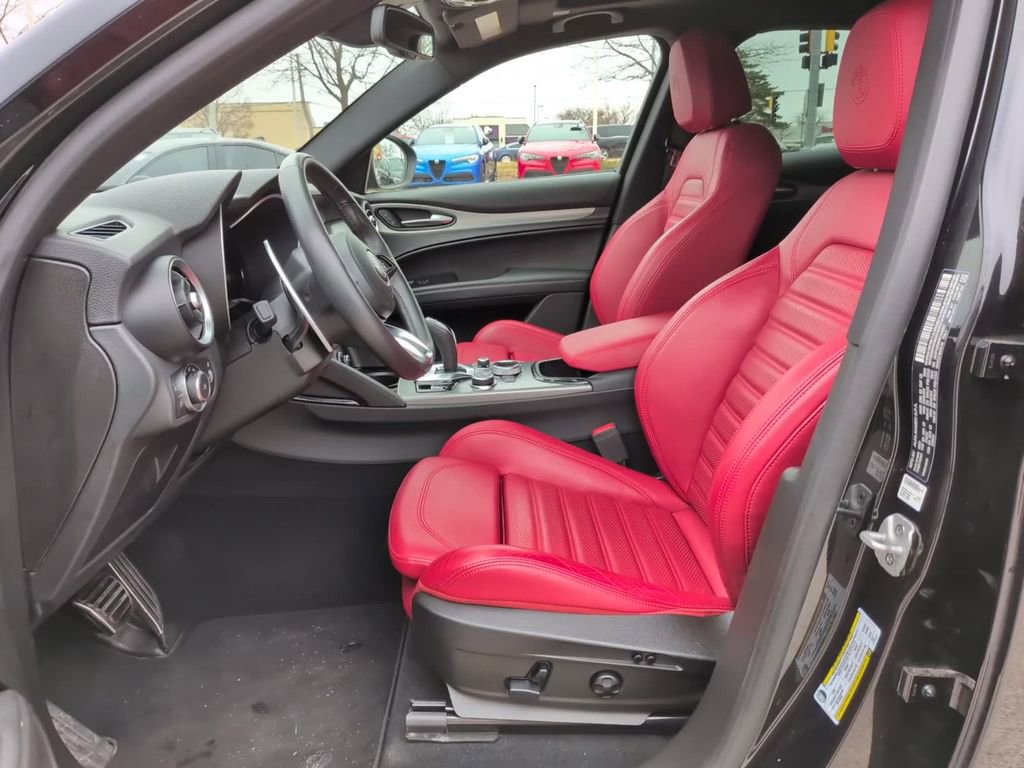 Used 2024 Alfa Romeo Stelvio Veloce image 23
